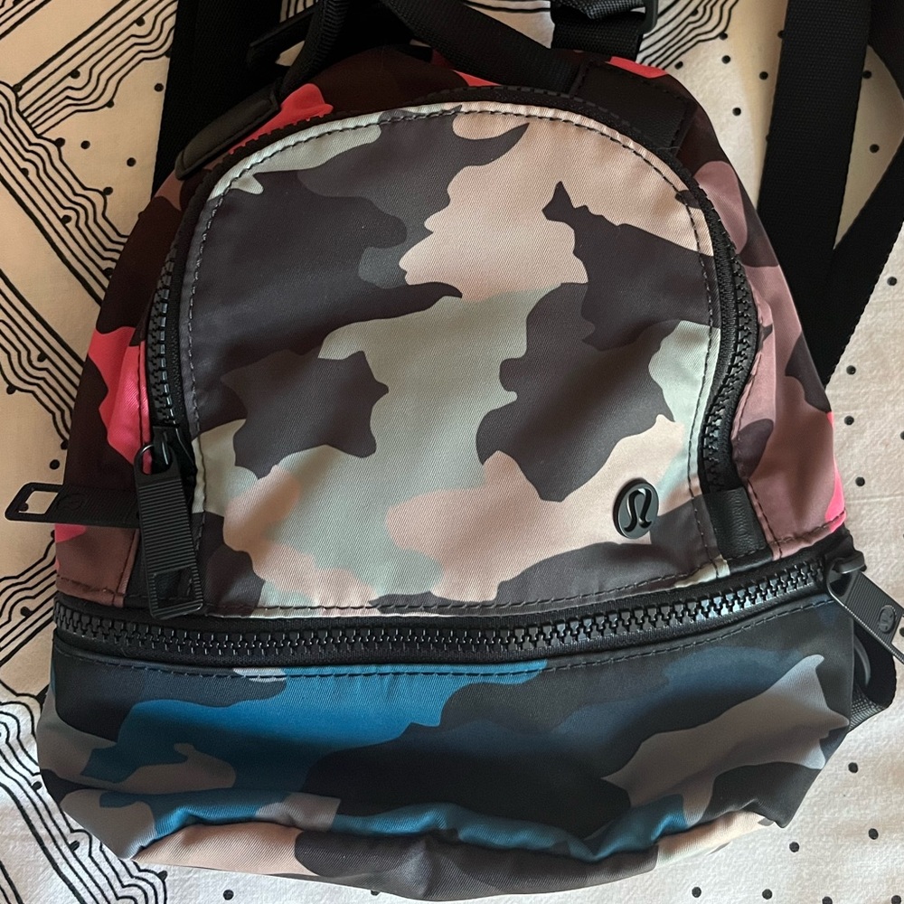 Lululemon city adventurer backpack micro 3L heritage 365 camo